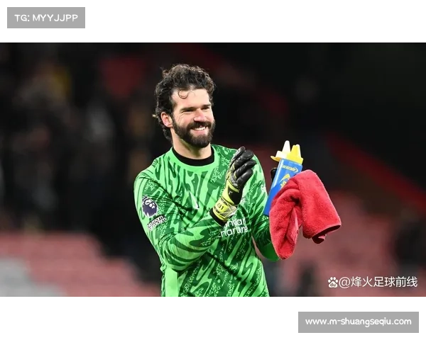 门将阿利森扑点后跪地庆祝,利物浦关键先生 门将阿利森扑点后跪地庆祝,利物浦关键先生